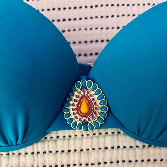 Lot of 3 swimsuit tops sized small - Picture 13 of 13